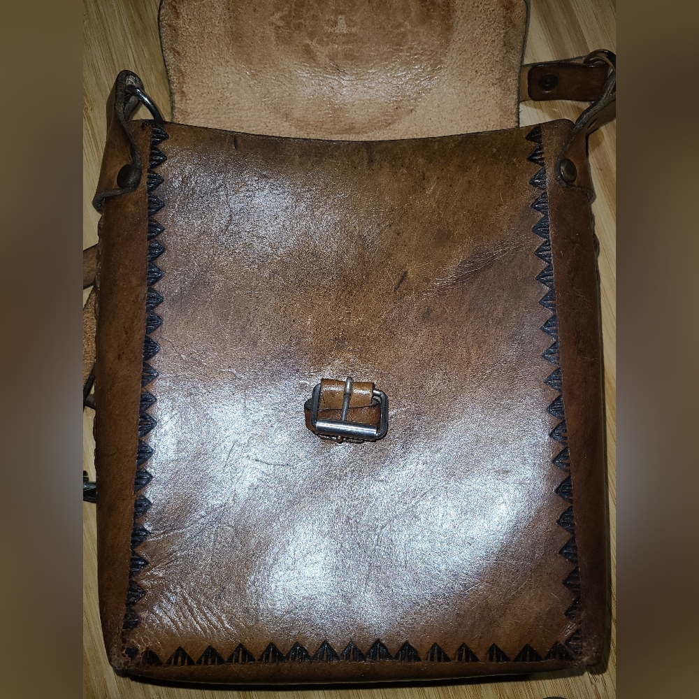 Hand-Tooled Brown Leather Crossbody Bag with Aztec Medallion - Picture 11 of 12